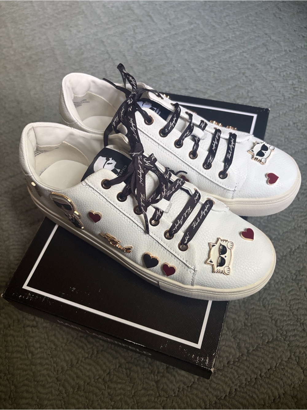 Karl Lagerfeld Paris Cate Pins white sneaker US8 w/box